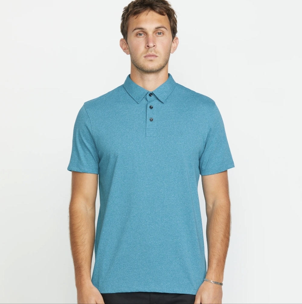 Volcom. WOWZER POLO Shirt in Bay Blue. Size Medium.